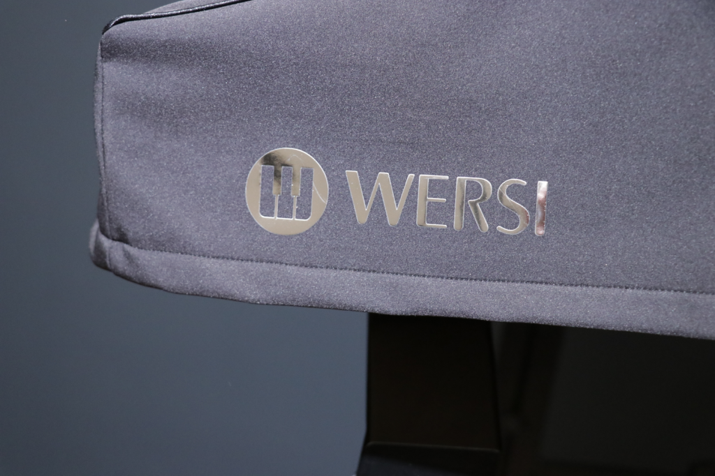 Husse_Schwarz_Seite_WERSI-Silber